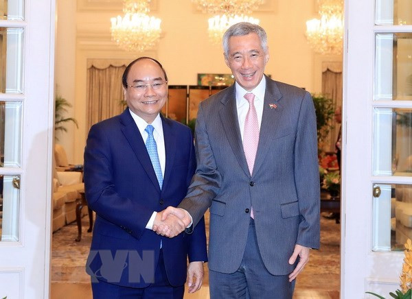 Thủ tướng Nguyễn Xuân Phúc và Thủ tướng Singapore Lý Hiển Long tại hội đàm. (Ảnh: Thống Nhất/TTXVN) Sự kiện trong nước 23-29/4: Cả nước hân hoan với hàng loạt lễ hội ảnh 2