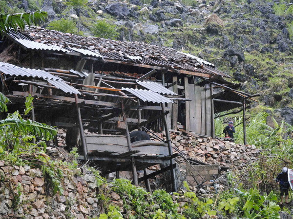 Trong 24 giờ tới, bão Fung Wong sẽ lệch dần về Bắc Đông Bắc ảnh 1