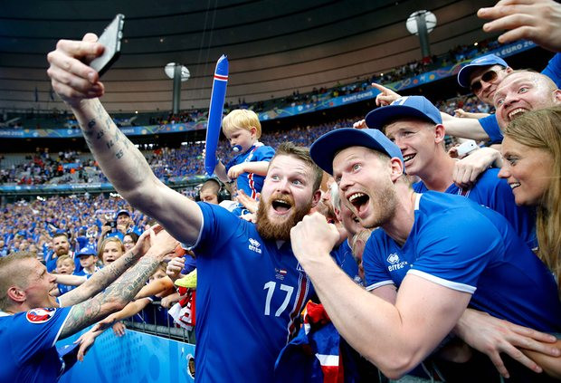 BLV Iceland khóc nức nở khi đội nhà giành vé vào vòng 1/8 ảnh 2