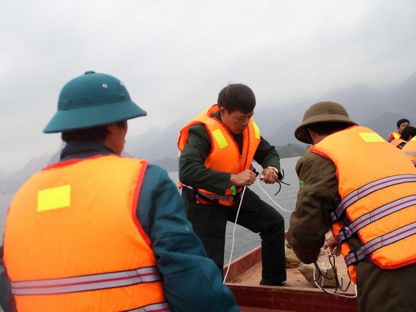 Thuyền đi dự tiệc lật úp, 2 người chết và 2 người mất tích ảnh 1