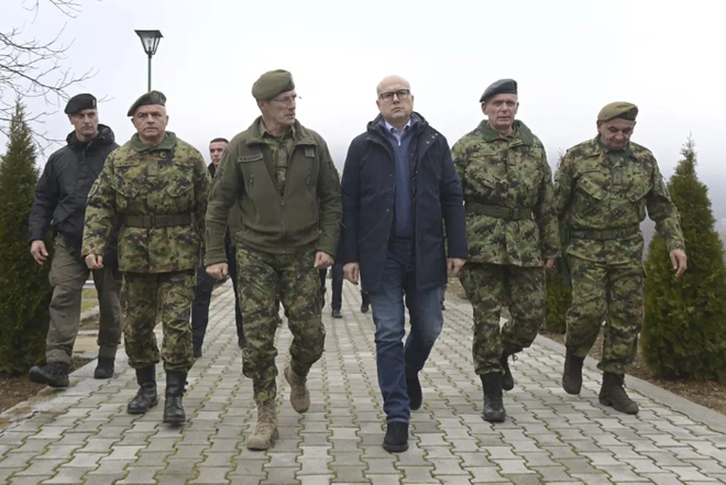 Serbia đặt quân đội trong tình trạng báo động ở mức cao nhất ảnh 1