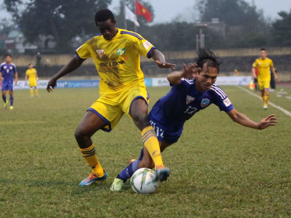 Nhà vô địch Bình Dương gục ngã trước SLNA ngay trên sân nhà ảnh 1