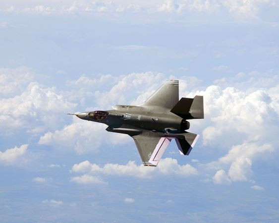Một máy bay F-35 trong phi đội không kích hỗn hợp. (Nguồn: AFP/TTXVN) Israel thông qua kế hoạch trang bị thêm 17 chiến đấu cơ F-35 ảnh 1