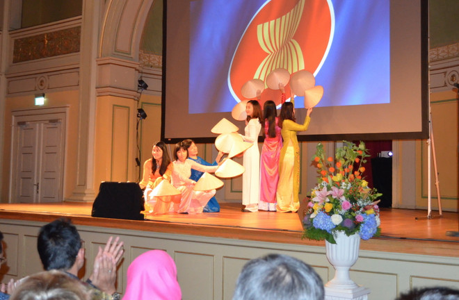 Việt Nam tỏa sáng trong Đêm văn hóa ASEAN 2015 tại Na Uy ảnh 2