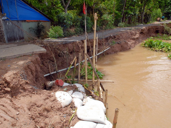 Cần Thơ di dời hàng trăm hộ dân khỏi nơi có nguy cơ sạt lở cao ảnh 1