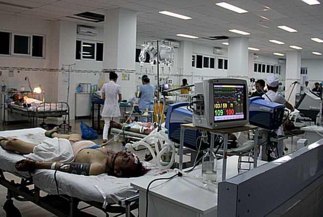 Chùm ảnh vụ tai nạn giao thông thảm khốc trên Quốc lộ 1A ảnh 4
