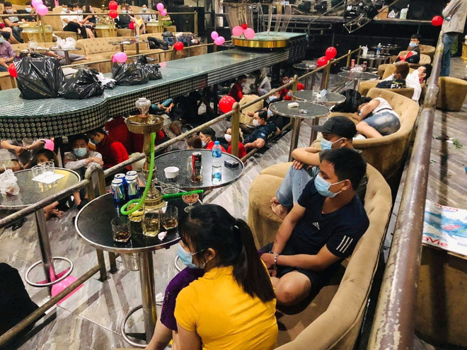 TP.HCM: Phát hiện 100 người dương tính ma túy trong quán bar ảnh 1