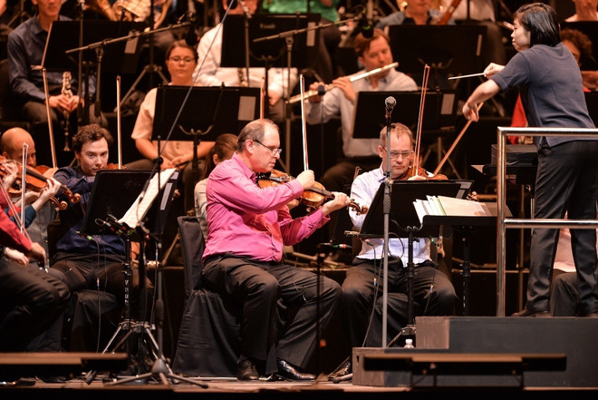 Khán giả Hà Nội ngỡ ngàng, say đắm với đêm hòa nhạc 'xuống phố' ảnh 3