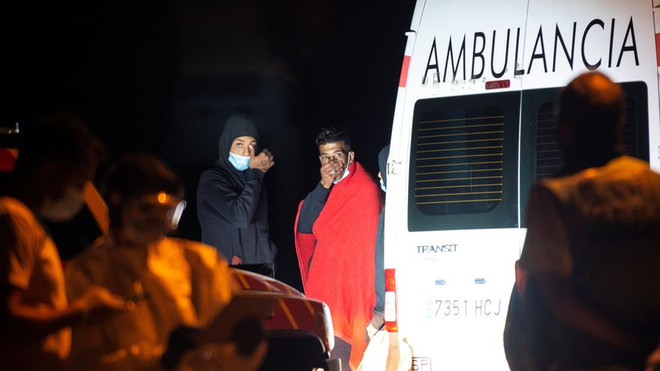 Lật thuyền ở ngoài khơi quần đảo Canary, nhiều người chết và mất tích ảnh 1