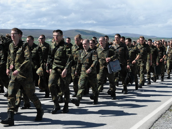 Người Đức phản đối can dự mạnh mẽ hơn vào vấn đề quốc tế ảnh 1