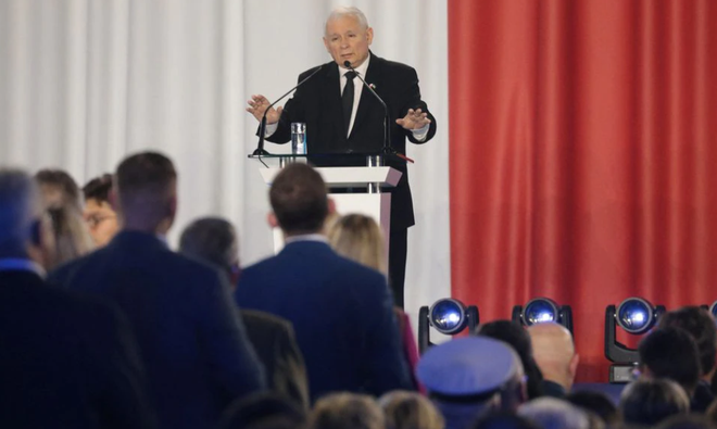 Phó Thủ tướng Ba Lan Jaroslaw Kaczynski bất ngờ tuyên bố từ chức ảnh 1