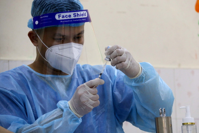 Bộ Y tế hướng dẫn về tiêm kết hợp 2 loại vaccine phòng COVID-19 ảnh 1