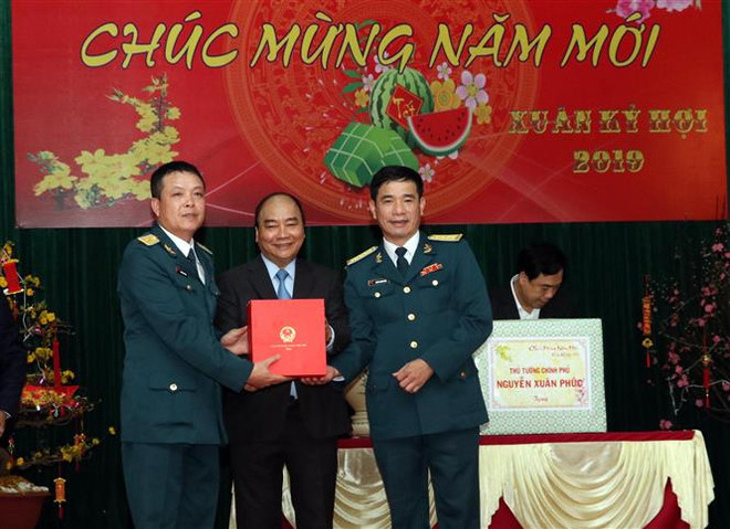 Thủ tướng Nguyễn Xuân Phúc thăm, chúc Tết Sư đoàn Không quân 372 ảnh 2