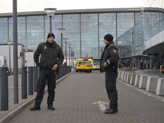 Cảnh sát Đan Mạch bắt giữ một người đàn ông dọa nổ bom tự sát ảnh 1