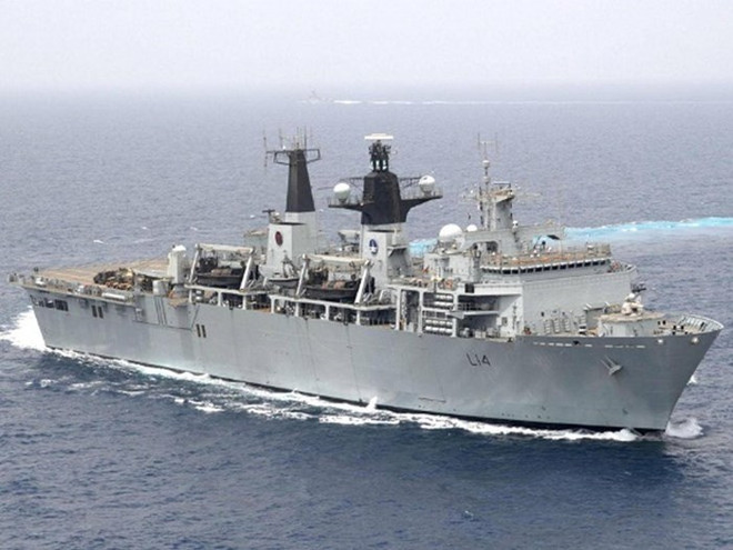 Tàu sân bay HMS Albion của Hải quân Anh cập cảng Tokyo ảnh 1