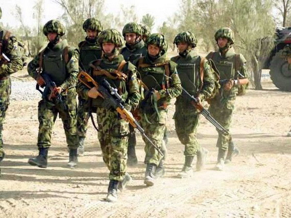 Tổng thống Romania tuyên bố sẽ cử 120 binh sỹ tới Ba Lan ảnh 1