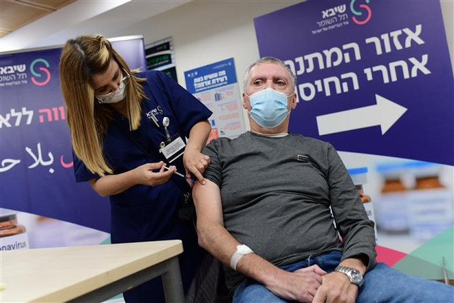 Israel xác định hiệu quả vượt trội của mũi tiêm tăng cường thứ 4 ảnh 1