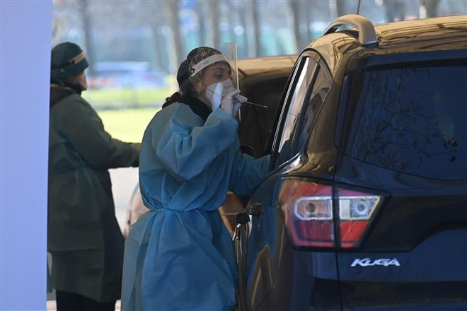 Italy: Omicron lây lan mạnh, 2 triệu người có nguy cơ mắc COVID-19 ảnh 1