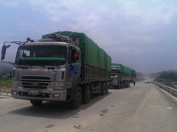 Báo động về nạn “bảo kê” xe quá tải ở cao tốc Nội Bài-Lào Cai ảnh 1