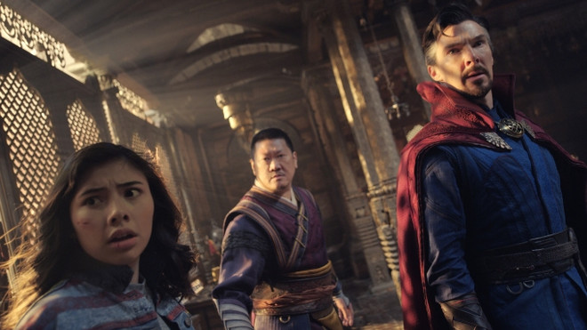 "Doctor Strange: Đa vũ trụ hỗn loạn" tiếp tục thống trị bảng xếp hạng ảnh 1