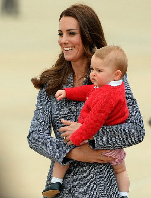 Ngắm phong cách quyến rũ của các "mẹ sao" khi đưa con đi học ảnh 5