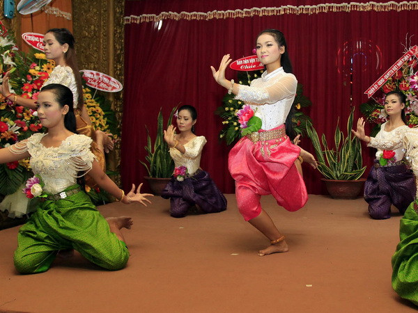 Trà Vinh: Đồng bào Khmer đón Tết Sen Dolta trong niềm vui mới ảnh 1