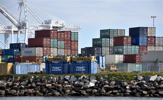 Hàng hóa được xếp tại cảng Long Beach, Los Angeles, Mỹ, ngày 27/2/2019. (Ảnh: THX/ TTXVN) Mỹ điều chỉnh hạ mức tăng trưởng kinh tế trong quý II năm 2019 ảnh 1