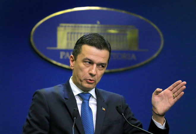 Thủ tướng Romania Sorin Grindeanu phát biểu tại Bucharest ngày 15/6. (Nguồn: EPA/TTXVN) Romania: Thủ tướng Grindeanu bị kiến nghị bỏ phiếu bất tín nhiệm ảnh 1