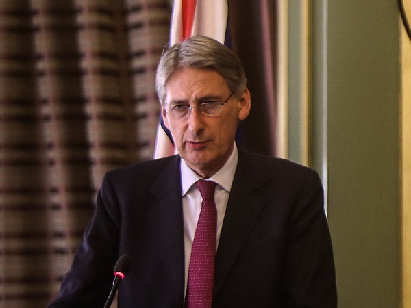 Ngoại trưởng Anh bác khả năng tham gia không kích IS ở Syria ảnh 1