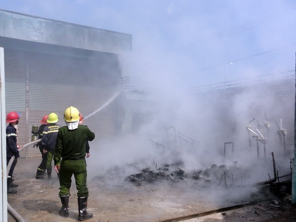 Bình Phước nhanh chóng dập tắt một vụ hỏa hoạn ở lò sấy gỗ ảnh 1