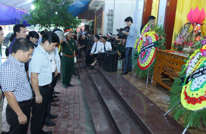 [Photo] Lễ viếng Bí thư Tỉnh ủy và Chủ tịch HĐND tỉnh Yên Bái ảnh 3