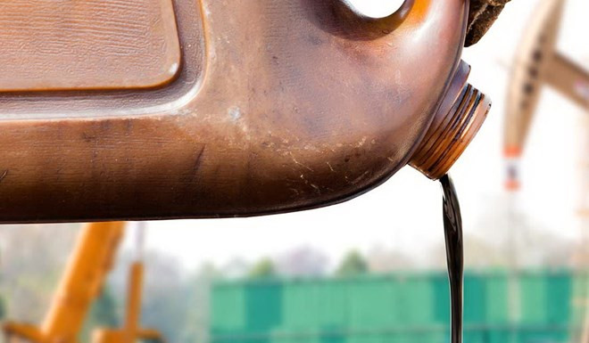 Giá dầu giảm do sản lượng dầu của Mỹ tăng, đồng USD mạnh hơn ảnh 1