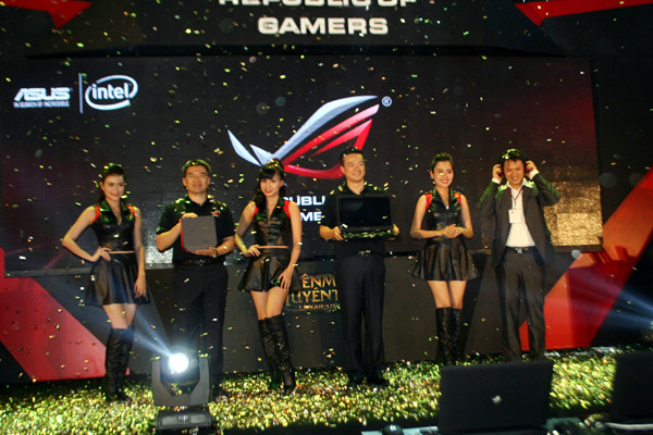 Asus mở "đại tiệc" công nghệ, khoe 400 sản phẩm ở thủ đô Hà Nội ảnh 1