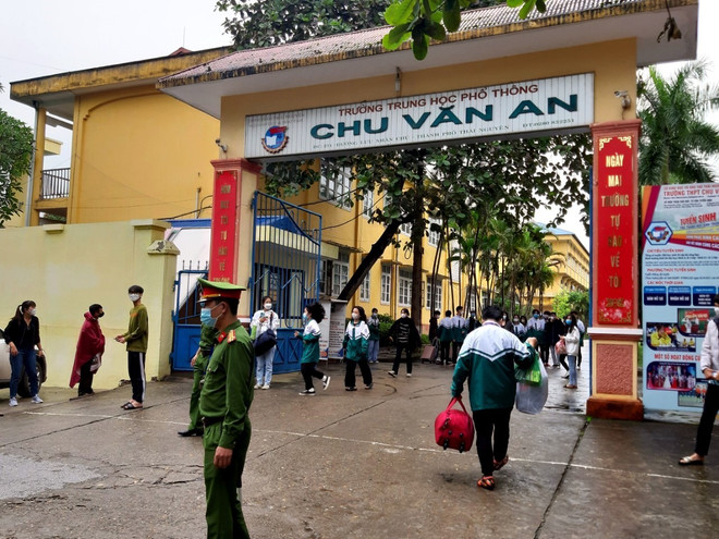 Học sinh Thái Nguyên tạm dừng đến trường vì xuất hiện nhiều ca F0 ảnh 1