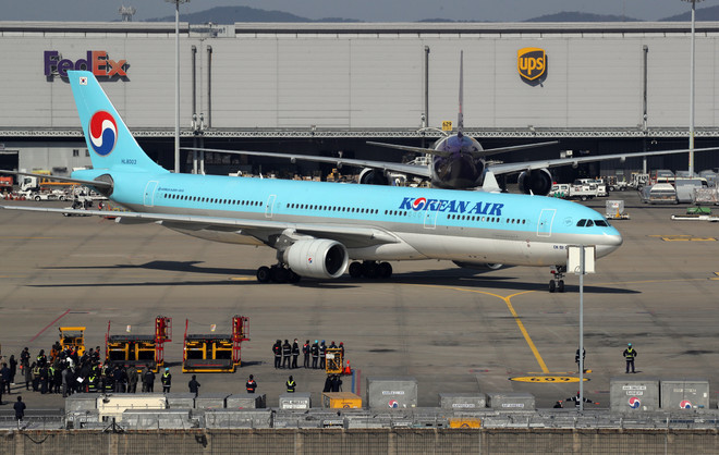Máy bay của hãng hàng không Korean Air. (Nguồn: Yonhap) Korean Air dự kiến kinh doanh có lãi nhờ hoạt động logistics ảnh 1