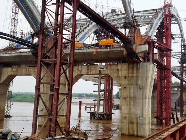 Cầu Đông Trù thi công nước rút để kịp thông xe 10/10 ảnh 2