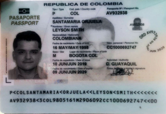 Thẻ căn cước của du khách Leyson Smith Santamaria Orjuela. (Ảnh: Trịnh Bang Nhiệm/ TTXVN) Đã tìm được nam du khách người Colombia tự ý rời khỏi khu cách ly ảnh 1
