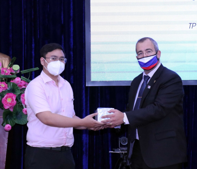 TP.HCM tiếp nhận thuốc hỗ trợ điều trị COVID-19 từ Liên bang Nga ảnh 2