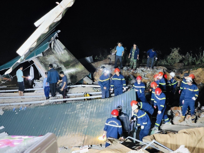 Quảng Trị: Trắng đêm tìm kiếm người mất tích trong vụ sập nhà ảnh 1