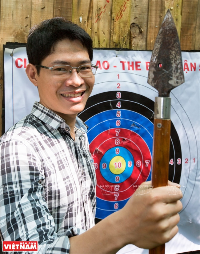 Phấn khích hóa thân thành chiến binh thử tài phóng lao ảnh 12