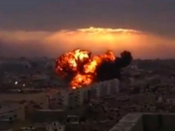 [Video] MiG-21 của Libya lao xuống nhà dân, 3 người thiệt mạng ảnh 1