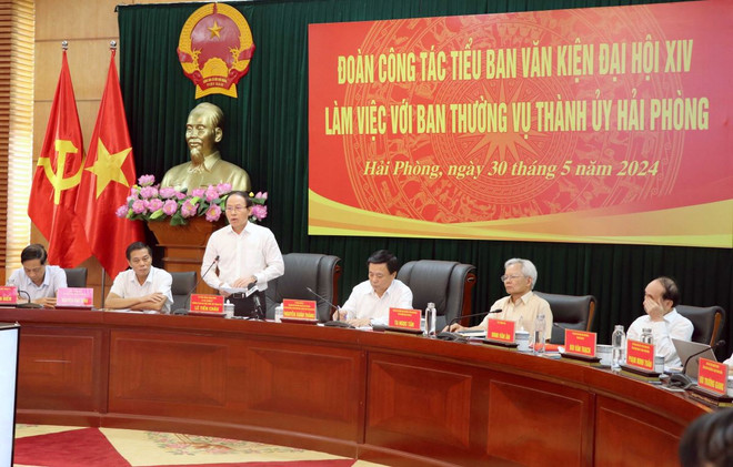Bí thư Thành ủy Hải Phòng Lê Tiến Châu phát biểu tại buổi làm việc. (Ảnh: Hoàng Ngọc/TTXVN) ttxvn_doan_tieu_ban_van_kien_dai_hoi_xiv_cua_dang_lam_viec_voi_thanh_uy_hai_phong_3005-2.jpg