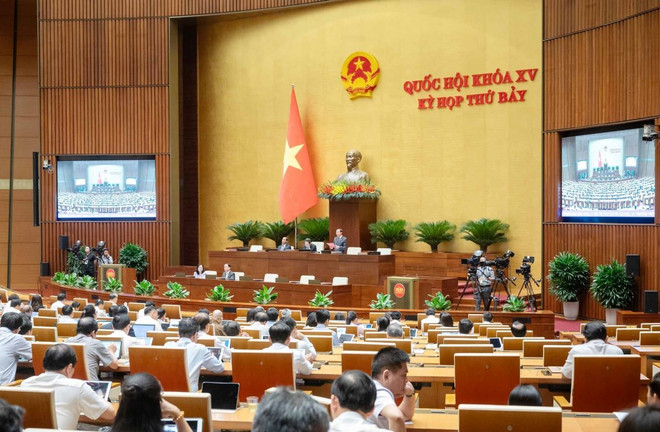 Quốc hội thảo luận ở hội trường về dự kiến Chương trình xây dựng luật, pháp lệnh năm 2025, điều chỉnh Chương trình xây dựng luật, pháp lệnh năm 2024. (Ảnh: Phương Hoa/TTXVN) ttxvn_thao_luan_ve_du_kien_chuong_trinh_xay_dung_luat_phap_lenh_3005-1.jpg