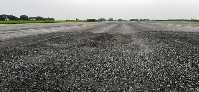 Đường băng xuống cấp trầm trọng, sân bay Nội Bài có nguy cơ đóng cửa ảnh 1