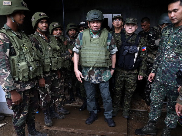 Nổ súng gần tư dinh tổng thống Philippines, 1 người bị bắn trúng ảnh 1