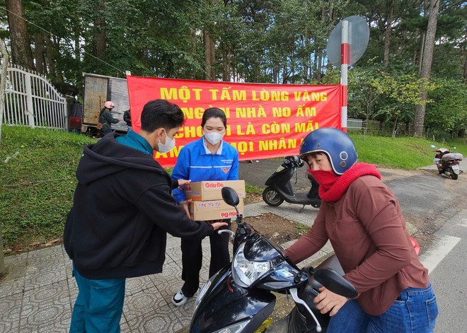 TTXVN_1309 Lam Dong ung ho bao lu 2.jpg