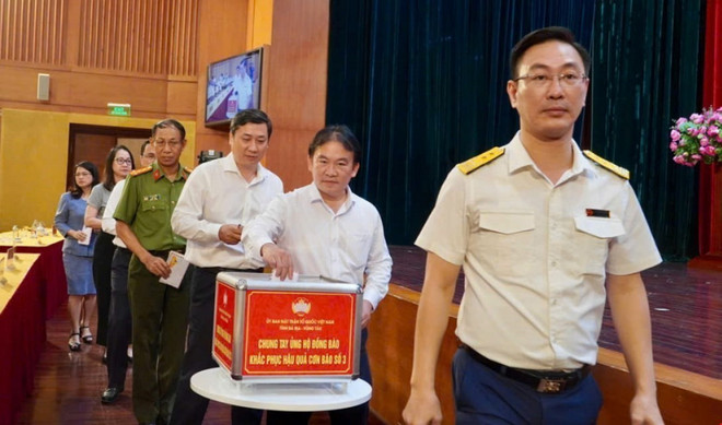 TTXVN_1309 Vung Tau ung ho bao lu.jpg