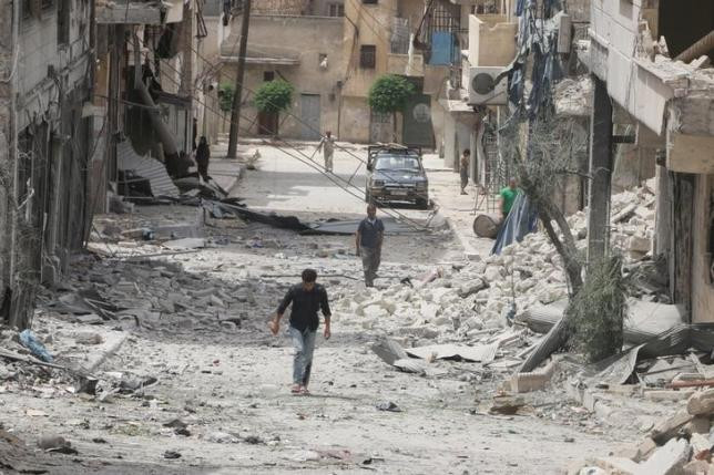 Cảnh hoang tàn ở Syria. (Nguồn: Reuters) Syria: Lực lượng nổi dậy ra điều kiện để duy trì lệnh ngừng bắn ảnh 1