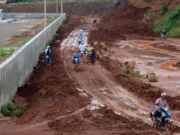 Đắk Nông: Thi công cụm công nghiệp, hơn 400 hộ dân mất đường đi ảnh 1