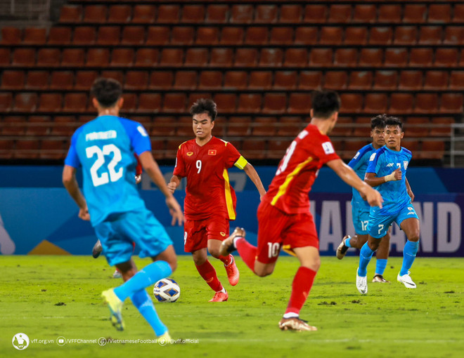 U17 Việt Nam hòa đáng tiếc trong ngày ra quân Giải U17 châu Á ảnh 1